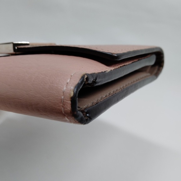 Louis Vuitton Capucines Compact Wallet - Picture 9 of 9